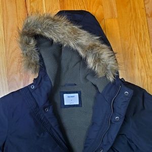 NWT Men's winter jacket Faux fur hood sz. Medium. Insulated fleece interior.